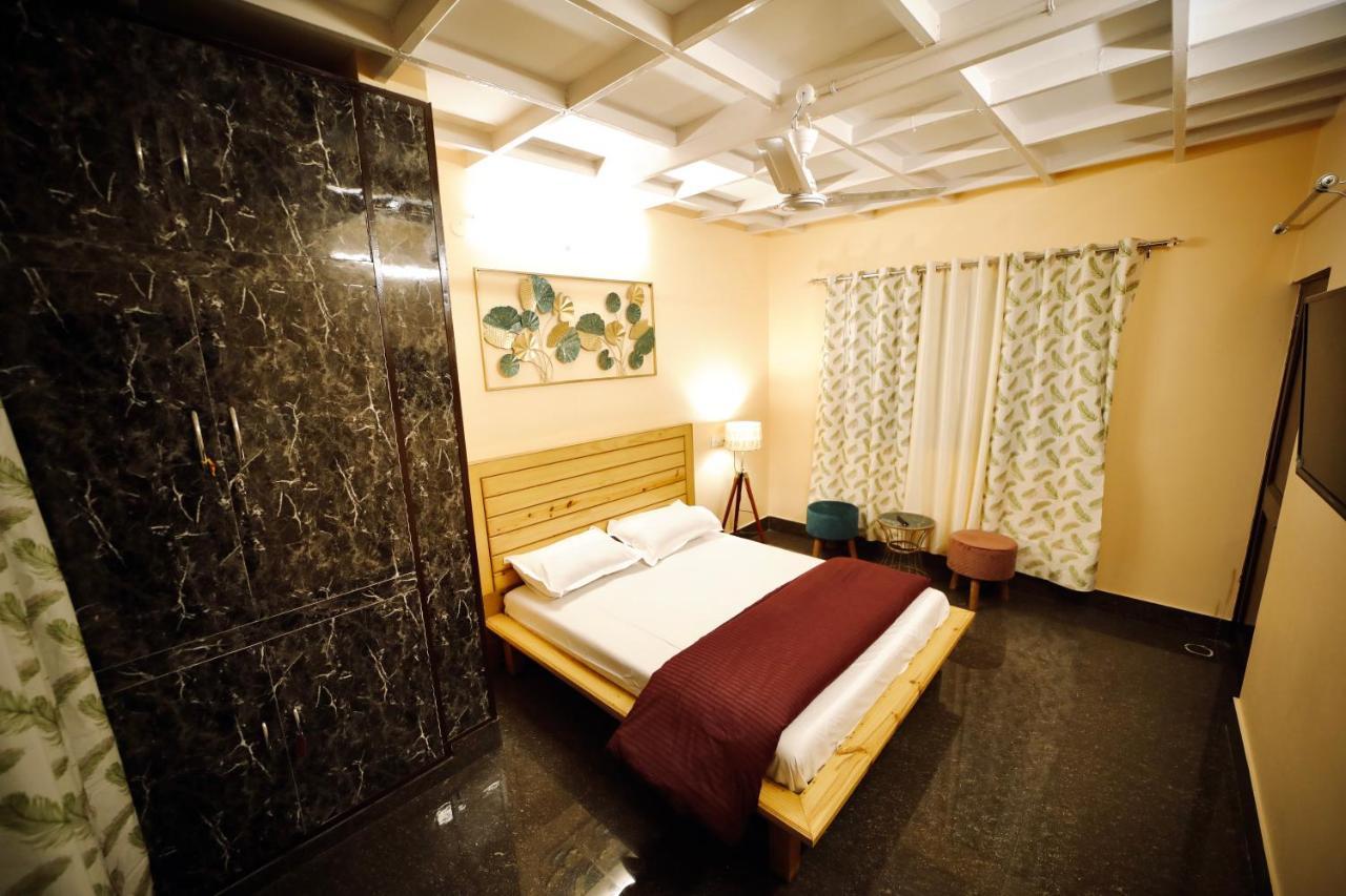 The Location, A Penthouse Hotell Dehradun Exteriör bild