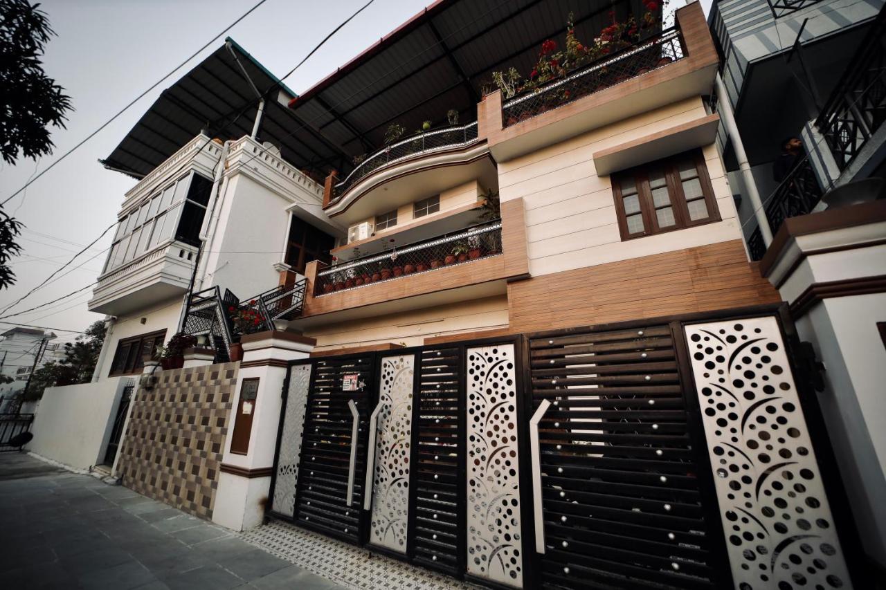 The Location, A Penthouse Hotell Dehradun Exteriör bild