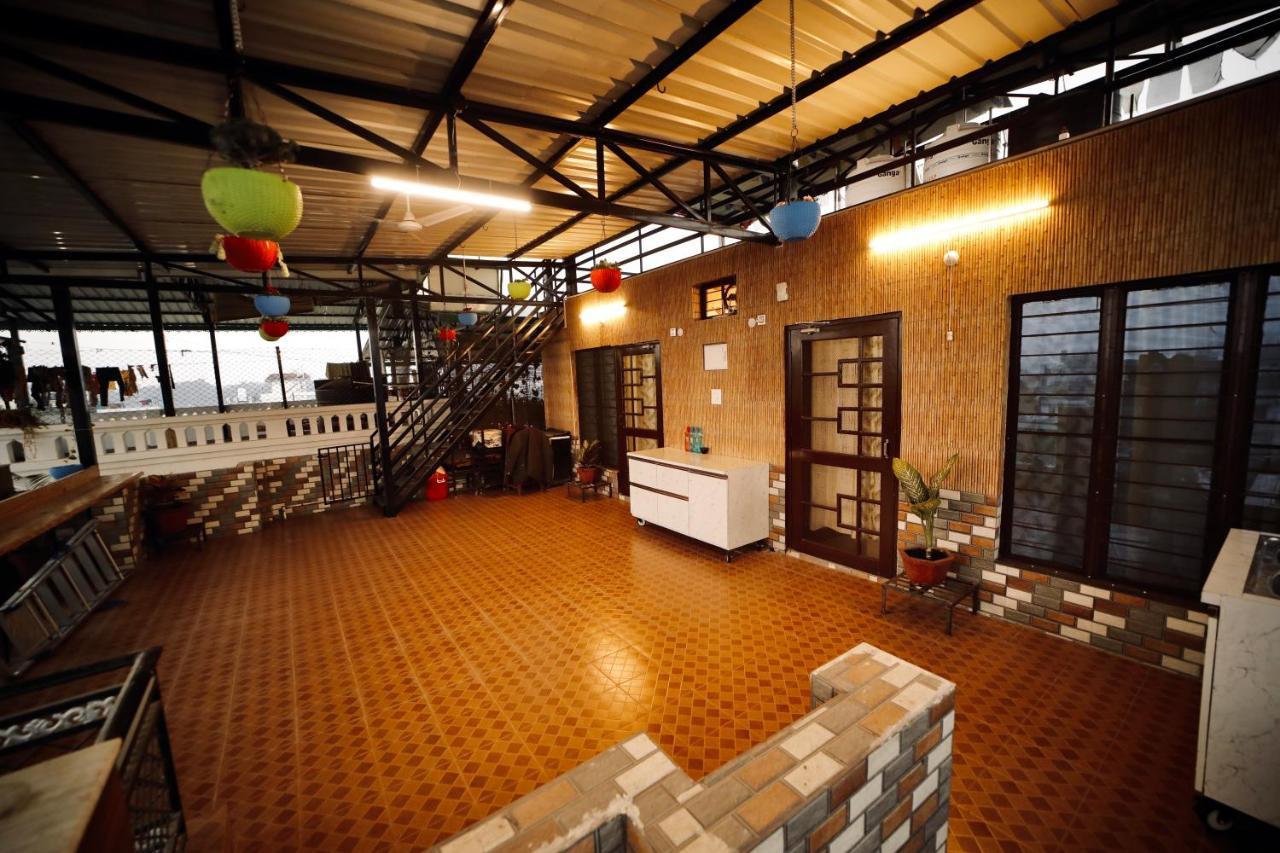 The Location, A Penthouse Hotell Dehradun Exteriör bild