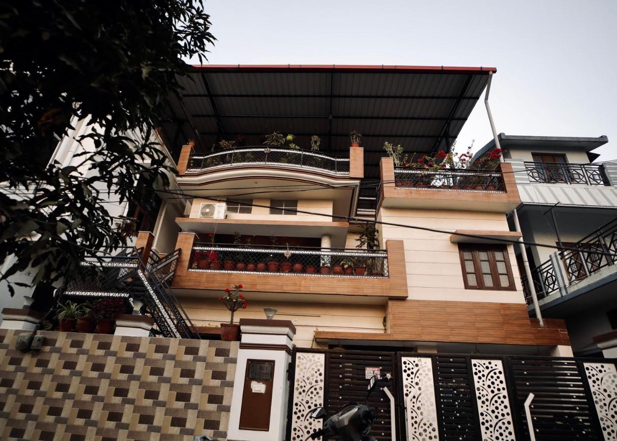 The Location, A Penthouse Hotell Dehradun Exteriör bild